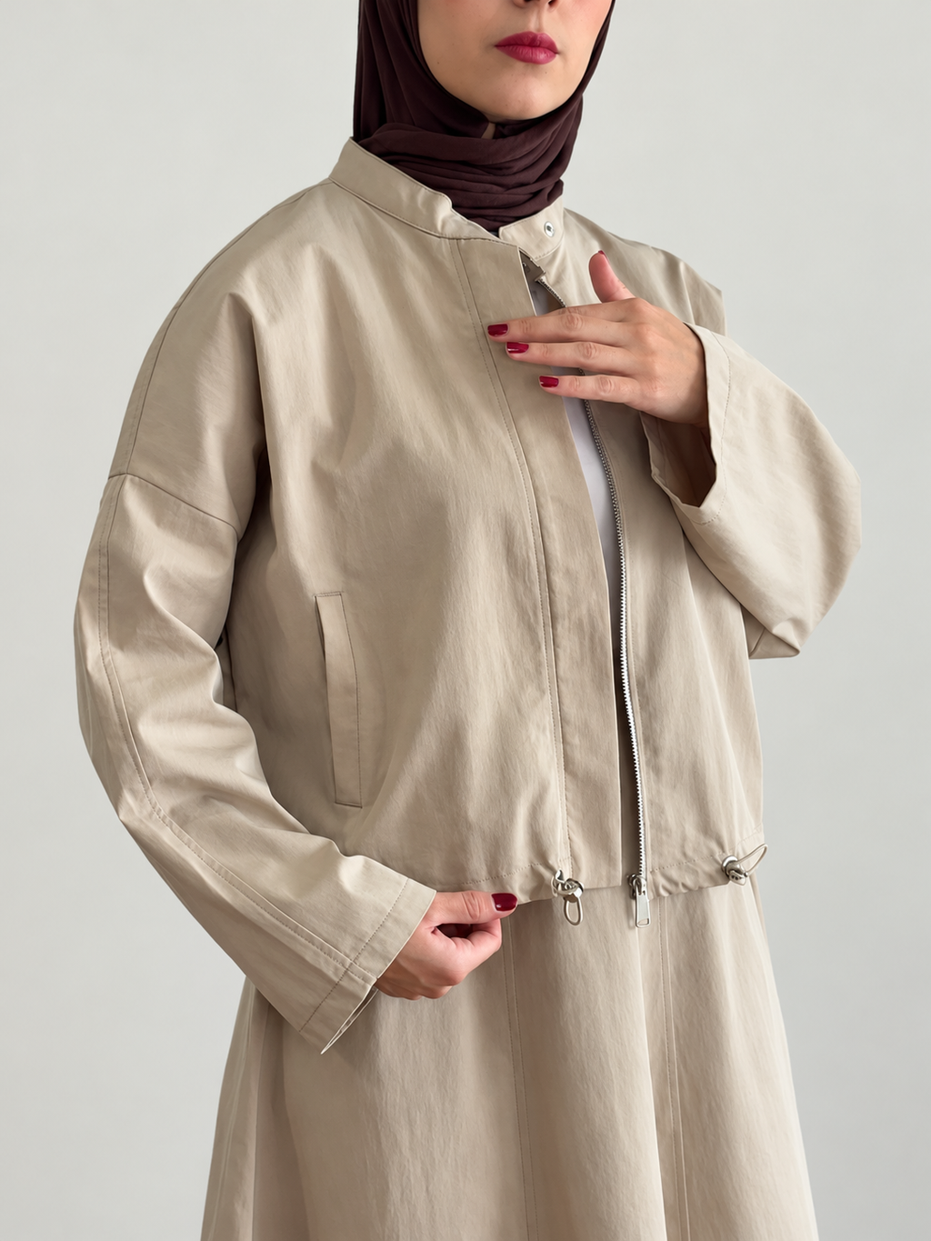 Ensemble L’Allure beige, veste à col montant zippé
