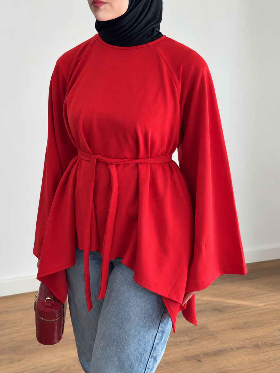 Haut drapé L’Iconique rouge porté de face