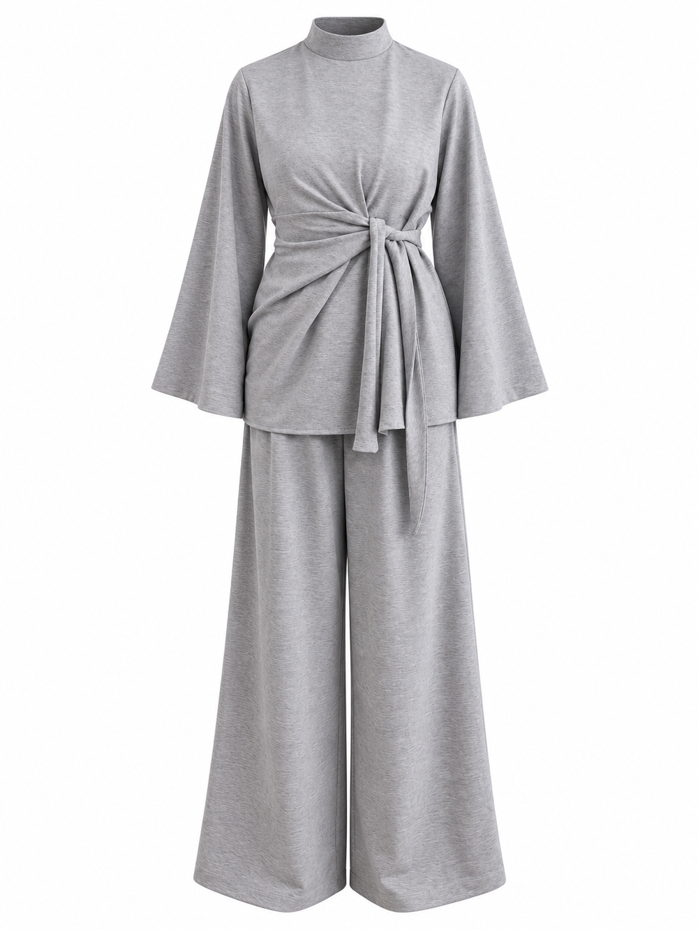Ensemble drapé L’Élan gris sur fond blanc : haut drapé et pantalon large